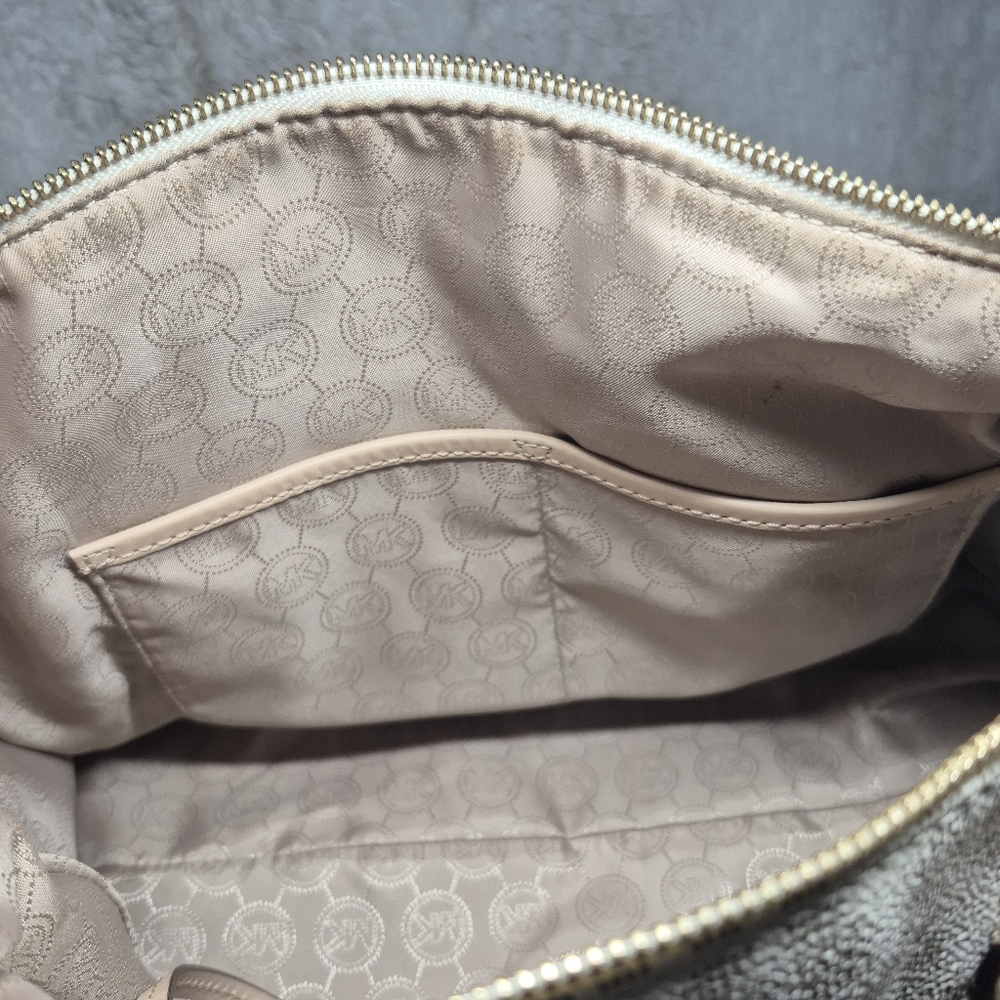 Michael Kors White and Tan Signature Satchel Purse Perfect For Everyday Styling - Picture 9 of 12